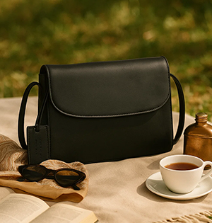 Black Leather Handbag – Style No. 6701